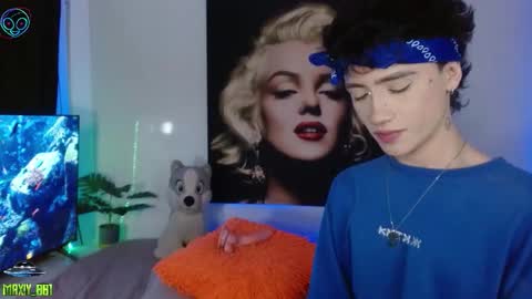 Snapshot of maxiy_001 chatting on November 26, 7:42 am Max online show from November 26, 7:42 am