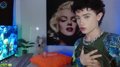 Snapshot of maxiy_001 chatting on November 27, 2:46 am Max online show from November 27, 2:46 am