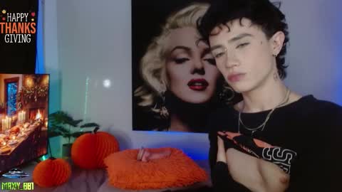 Snapshot of maxiy_001 chatting on November 27, 8:55 pm Max online show from November 27, 8:55 pm