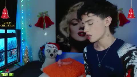 Snapshot of maxiy_001 chatting on December 15, 9:52 pm Max online show from December 15, 9:52 pm