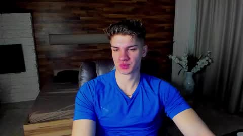 MaxKaiden online show from March 18, 5:21 am