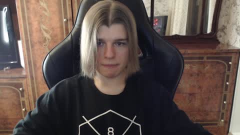 Snapshot of maxplay18 chatting on December 3, 2:38 pm Max online show from December 3, 2:38 pm