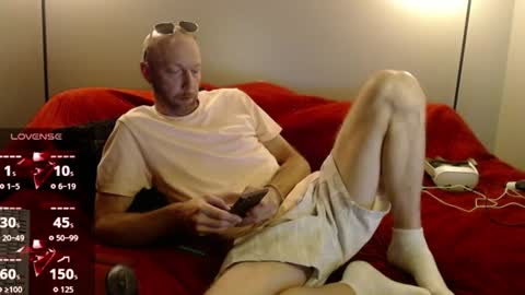 Snapshot of maxrouger chatting on June 14, 1:24 pm MaxRouger online show from June 14, 1:24 pm