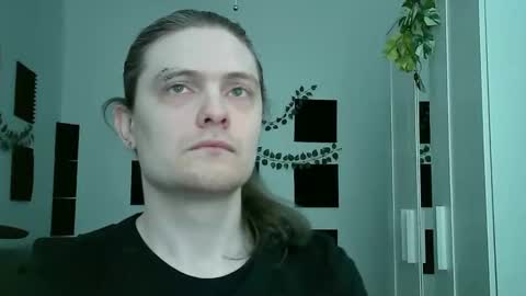 Snapshot of maxs_93 chatting on March 13, 10:44 am maxs_93 online show from March 13, 10:44 am