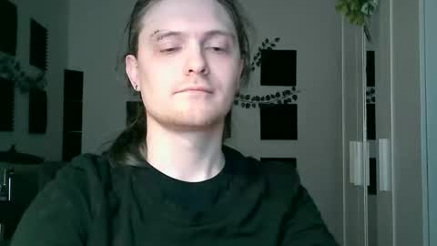 Snapshot of maxs_93 chatting on March 14, 6:13 pm maxs_93 online show from March 14, 6:13 pm