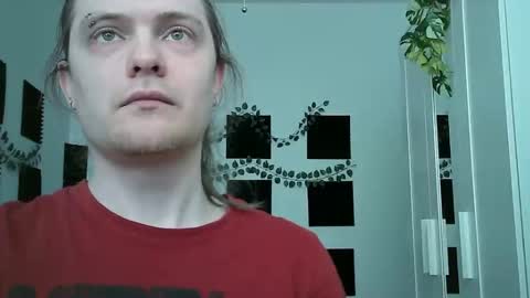 Snapshot of maxs_93 chatting on May 1, 7:24 am maxs_93 online show from May 1, 7:24 am