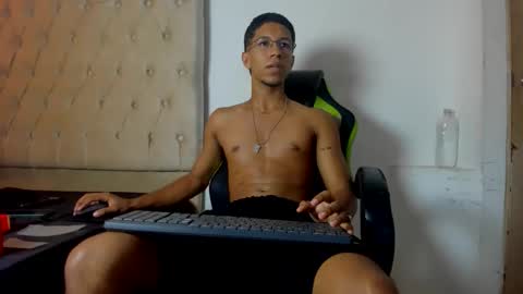 maxvibe420 online show from September 22, 8:00 pm