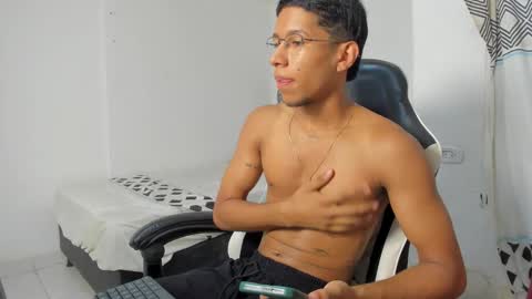 maxvibe420 online show from October 1, 1:17 pm