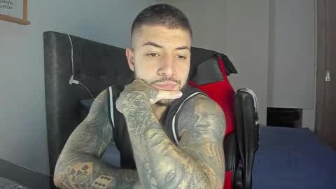 Snapshot of maxvibe_ chatting on October 21, 2:45 am maxvibe_ online show from October 21, 2:45 am