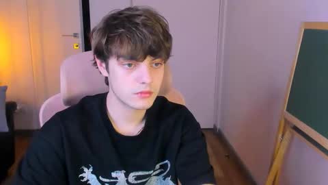 Max online show from March 6, 6:48 pm