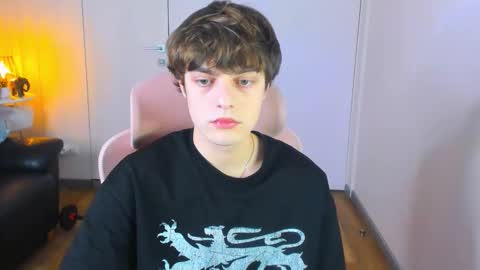 Max online show from March 13, 7:42 pm