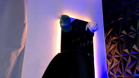 Snapshot of maxwell_dupont chatting on October 23, 10:19 pm MAX online show from October 23, 10:19 pm