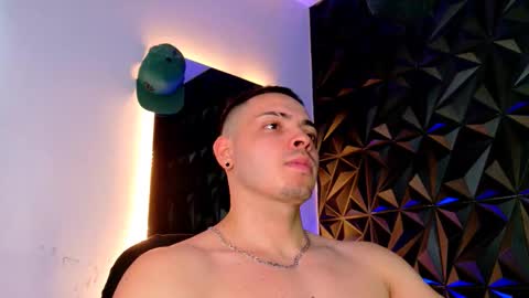 Snapshot of maxwell_dupont chatting on October 25, 10:26 pm MAX online show from October 25, 10:26 pm