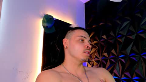 Snapshot of maxwell_dupont chatting on October 30, 10:10 pm MAX online show from October 30, 10:10 pm