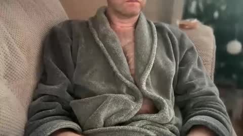 Snapshot of maxwellj1234 chatting on December 22, 9:11 am maxwellj1234 online show from December 22, 9:11 am