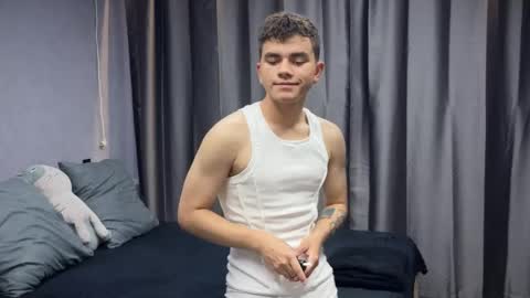 Snapshot of maxwoolf chatting on June 6, 2:11 pm Max online show from June 6, 2:11 pm