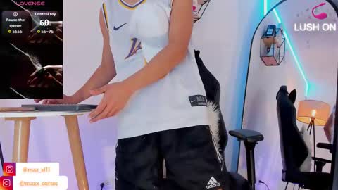 Snapshot of maxx_cortes chatting on October 5, 11:57 pm maxx_cortes online show from October 5, 11:57 pm