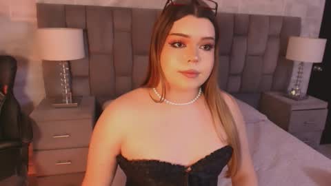 Maxine Minx online show from November 8, 9:42 am