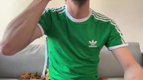 MaxXxurbate online show from April 21, 11:05 am
