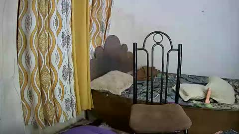 Snapshot of maxy_girl chatting on December 1, 8:30 am MAXINE online show from December 1, 8:30 am