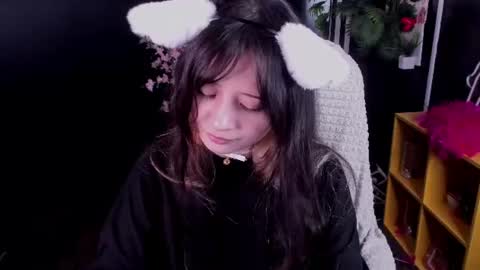 Snapshot of may_lings chatting on June 18, 11:36 am may_lings online show from June 18, 11:36 am