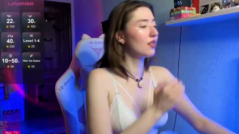 Snapshot of may_may_moon chatting on May 27, 7:33 pm may_may_moon online show from May 27, 7:33 pm