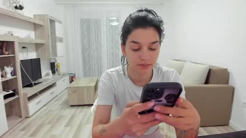 Maya online show from May 17, 2:09 am