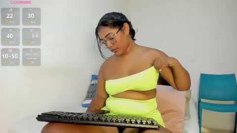Snapshot of maya_graham_ chatting on July 23, 2:09 am Maya online show from July 23, 2:09 am