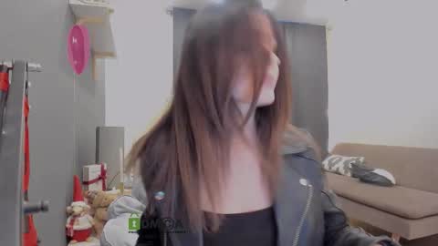 Snapshot of maya_l chatting on February 21, 3:02 pm Maya online show from February 21, 3:02 pm