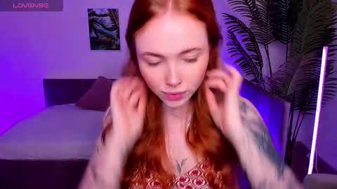 Snapshot of maya_light chatting on September 29, 2:06 am Maya online show from September 29, 2:06 am