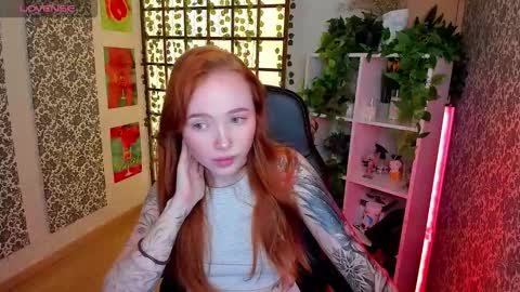 Snapshot of maya_light chatting on October 8, 1:58 am Maya online show from October 8, 1:58 am