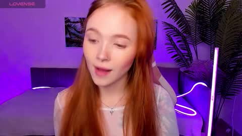 Snapshot of maya_light chatting on October 14, 8:26 am Maya online show from October 14, 8:26 am