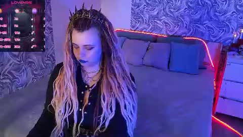 Maya Mils online show from July 4, 1:01 am