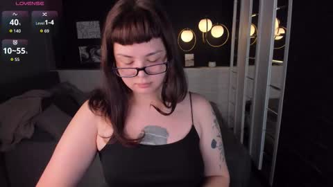 Woman online show from November 8, 1:55 pm