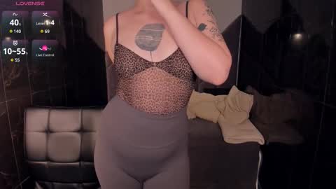 Woman online show from November 26, 2:18 pm