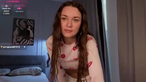 Snapshot of maya_softt chatting on June 26, 11:47 am Maya online show from June 26, 11:47 am