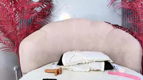 M A Y A  B A K E R online show from October 21, 11:49 pm