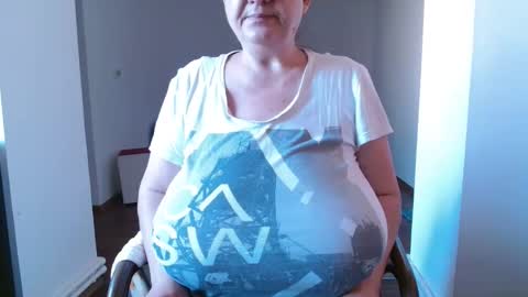 Snapshot of mayabbw50tits chatting on May 29, 5:38 am Maya online show from May 29, 5:38 am