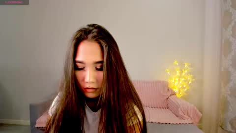 Mia online show from February 5, 1:16 pm