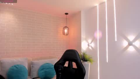 Maya online show from June 8, 7:47 pm