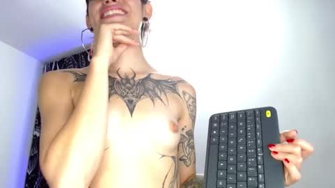 Snapshot of mayaredd chatting on February 26, 6:37 am mayaredd online show from February 26, 6:37 am