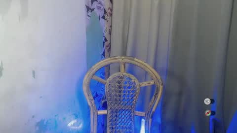 mayasally_ online show from November 30, 11:47 am