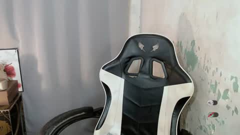 mayasally_ online show from August 7, 8:49 am