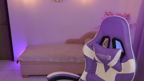Snapshot of mayavexx chatting on July 5, 6:37 pm Maya Vexx online show from July 5, 6:37 pm