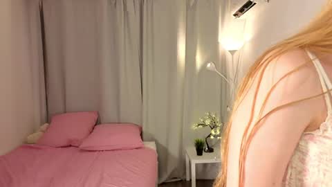 Snapshot of maybaybe chatting on June 4, 4:13 pm Alice online show from June 4, 4:13 pm