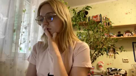 Lola online show from October 10, 11:09 am