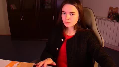 maybloom_ online show from November 5, 5:40 am