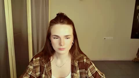 maybloom_ online show from March 13, 1:18 pm