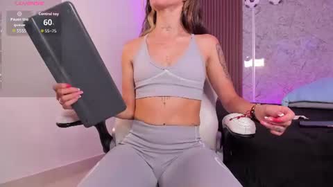 Snapshot of maye_wells_ chatting on July 8, 7:29 pm Maye Wells online show from July 8, 7:29 pm
