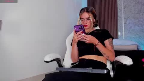 Snapshot of maye_wells_ chatting on July 30, 7:46 pm Maye Wells online show from July 30, 7:46 pm